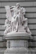 LeftStatue.JPG (32259 bytes)